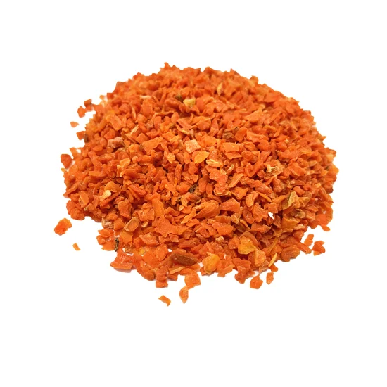 Питательные гранулы из сушеных овощей и моркови для домашних животных.